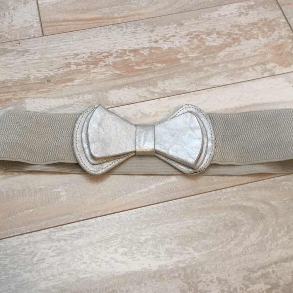 Silver bow belt